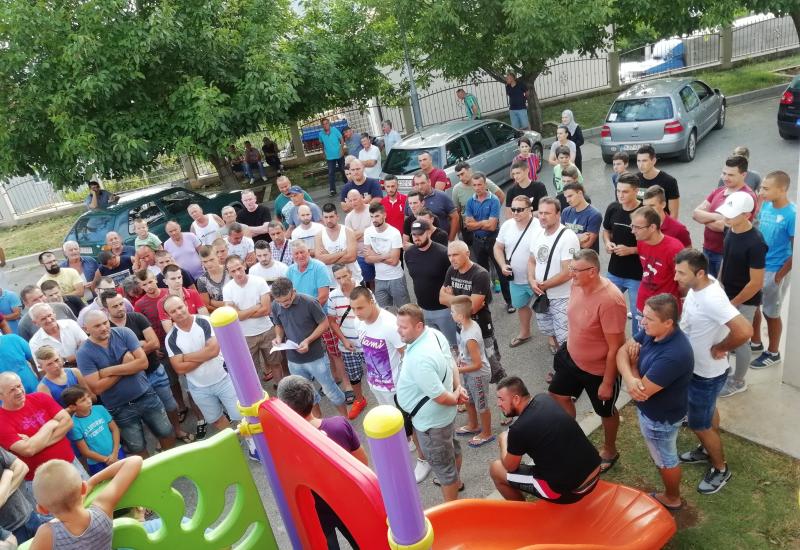 Skup u Opinama - Opine na nogama zbog Roma: Izloženi smo krađama, napadima i seksualnim uznemiravanjima